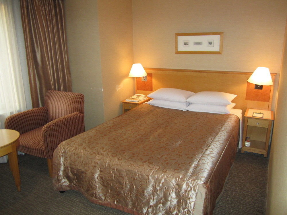 Rembrandt Hotel Ebina Esterno foto