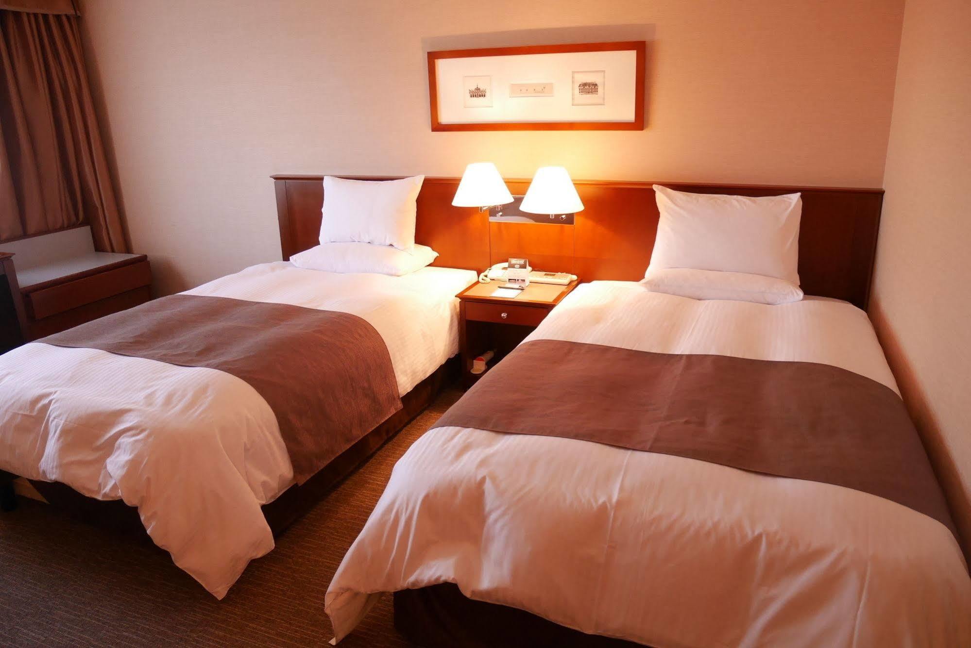 Rembrandt Hotel Ebina Esterno foto
