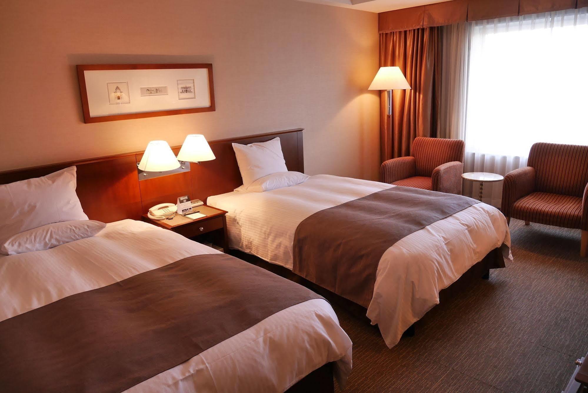 Rembrandt Hotel Ebina Esterno foto